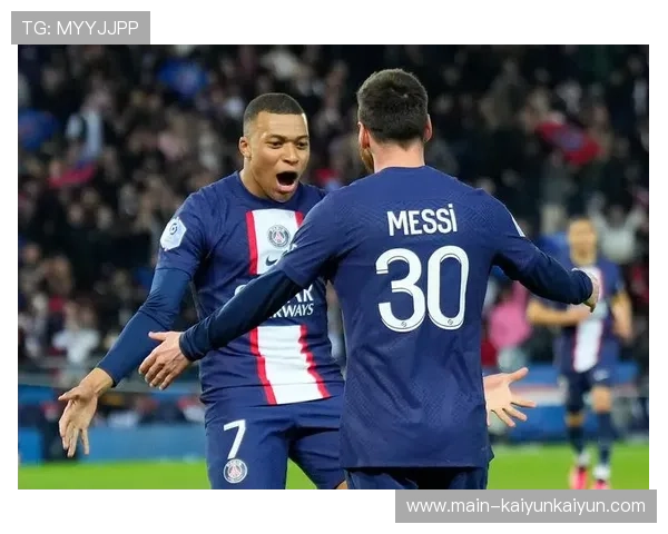 法甲榜首三度易主，巴黎、朗斯、马赛陷入三强争霸格局。