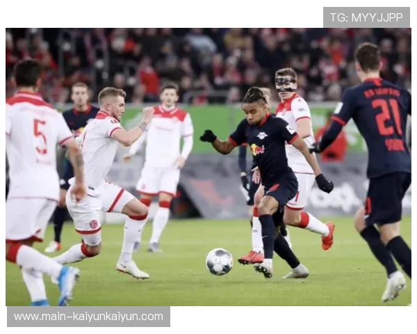 德甲拜仁领跑但优势缩小，莱比锡、多特紧追不舍